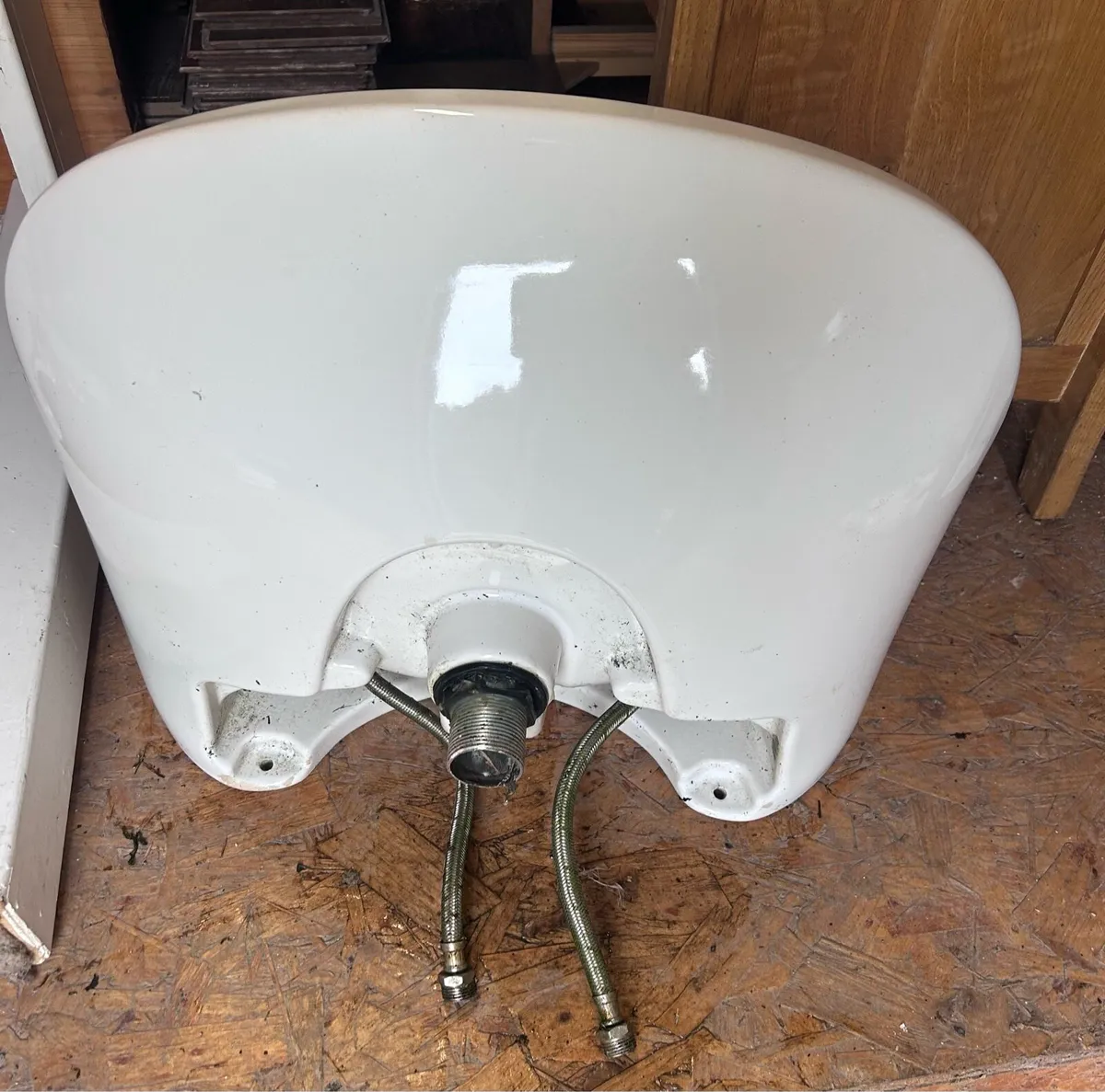 Bathroom suite - Image 4