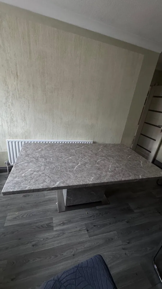 Dinning table - Image 1