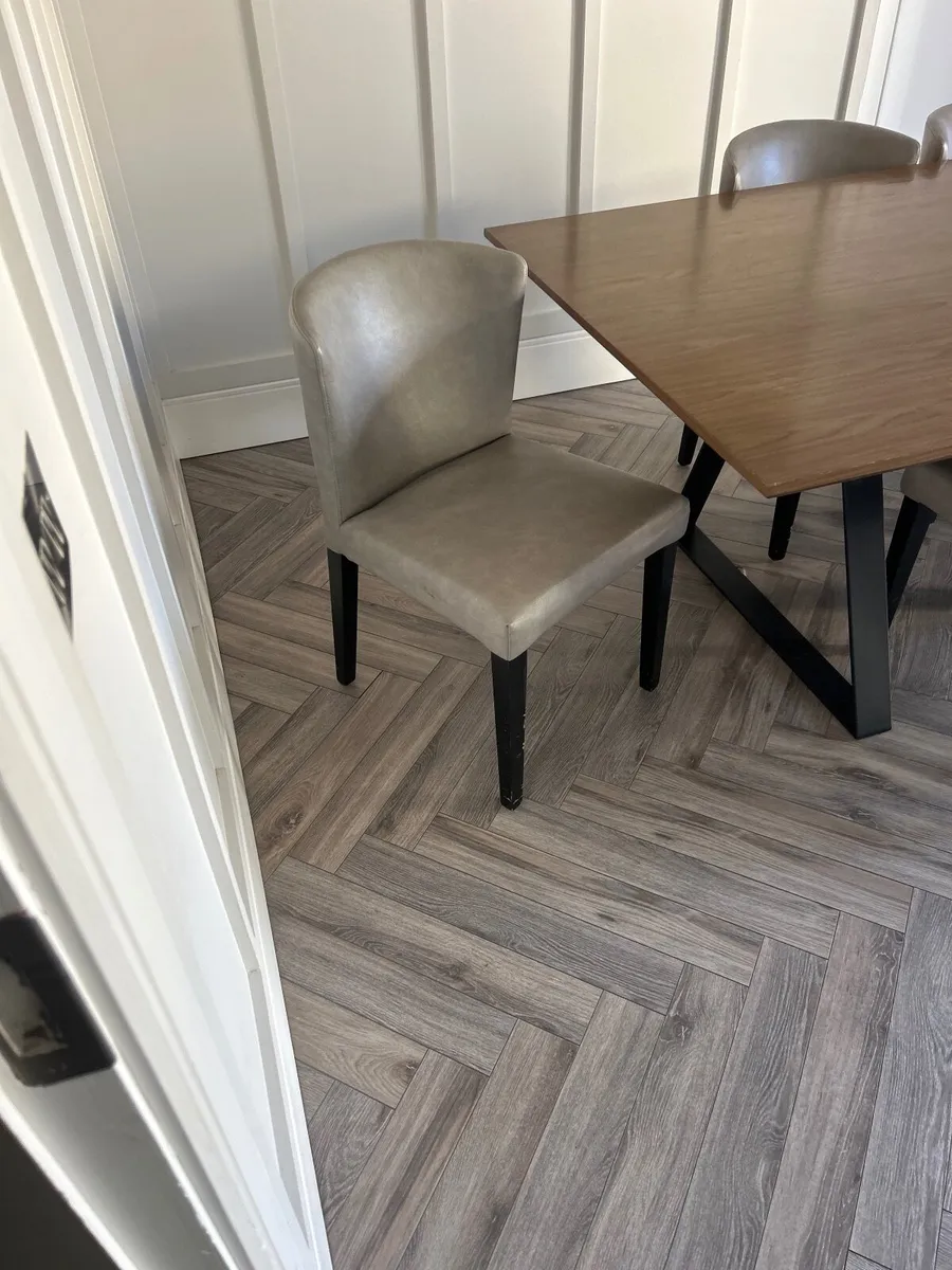Kitchen table and chairs - Image 4