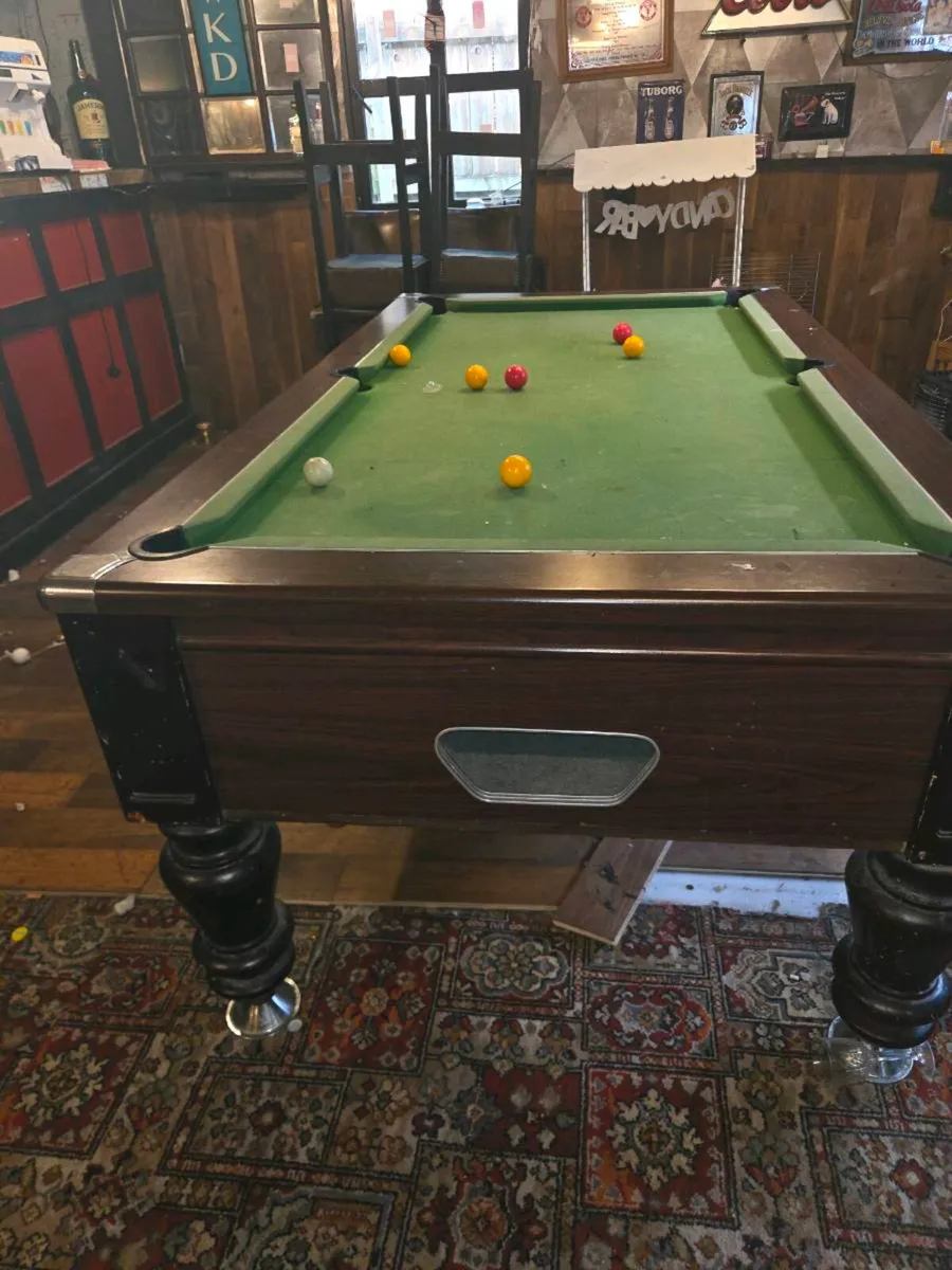 Pool table - Image 1