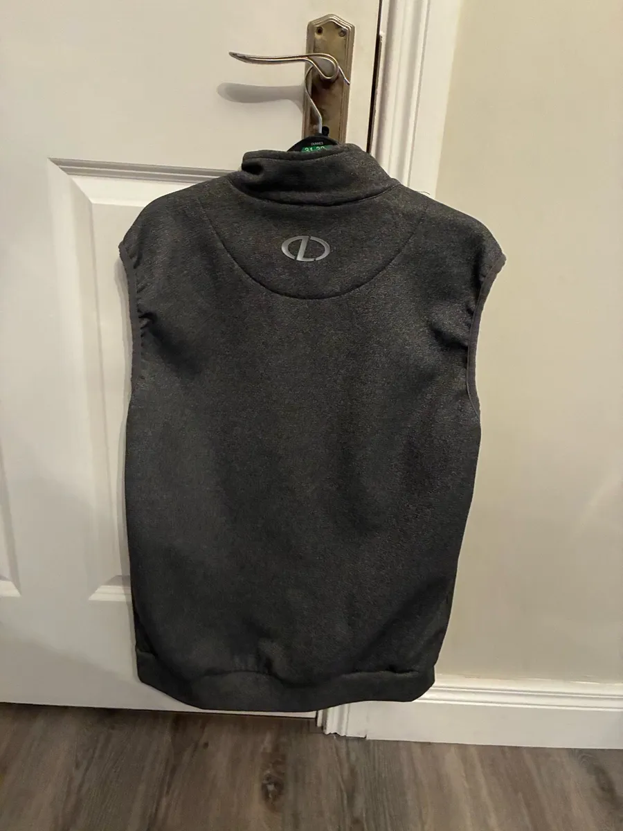 druids sleeveless jacket - Image 2
