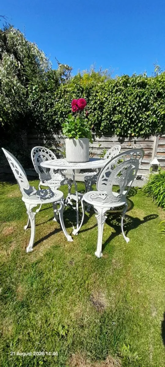 Cast Aluminium Patio Table and four chairs - Image 4