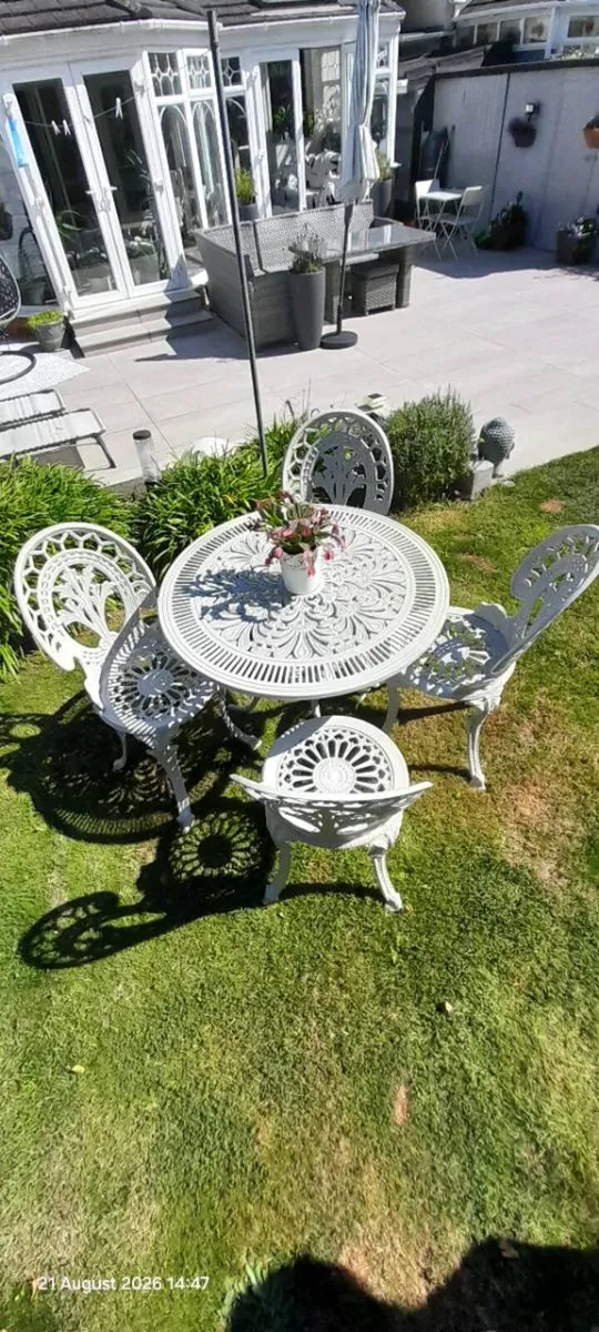 Cast Aluminium Patio Table and four chairs - Image 1