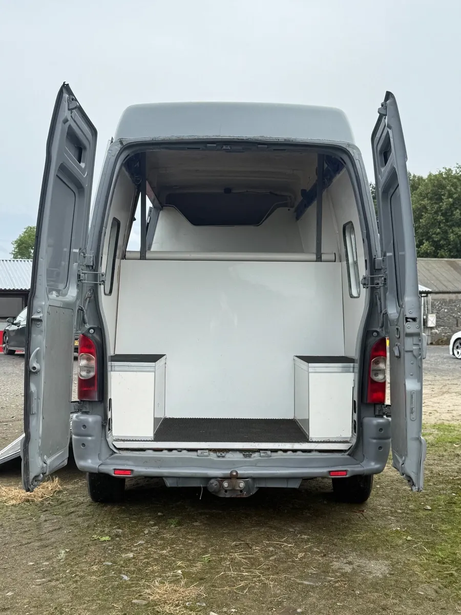Horse van - Image 2