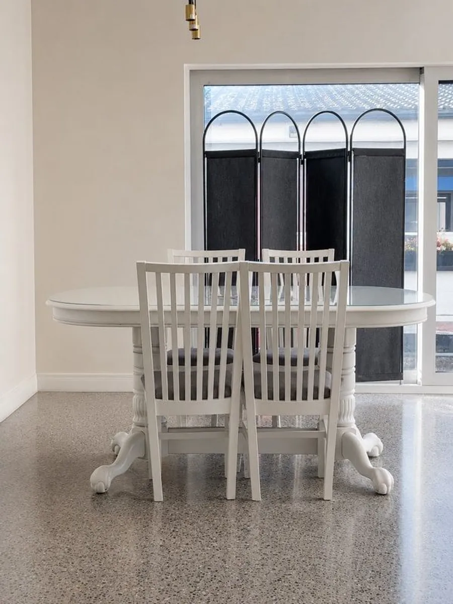 Solid Table & Chairs