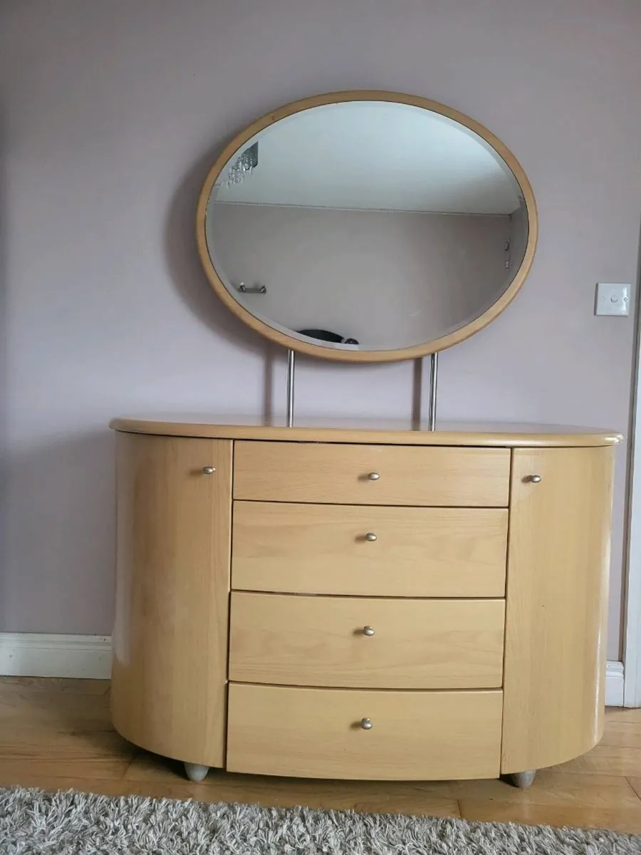 Dressing table with mirror and two bedside lockers - Image 1