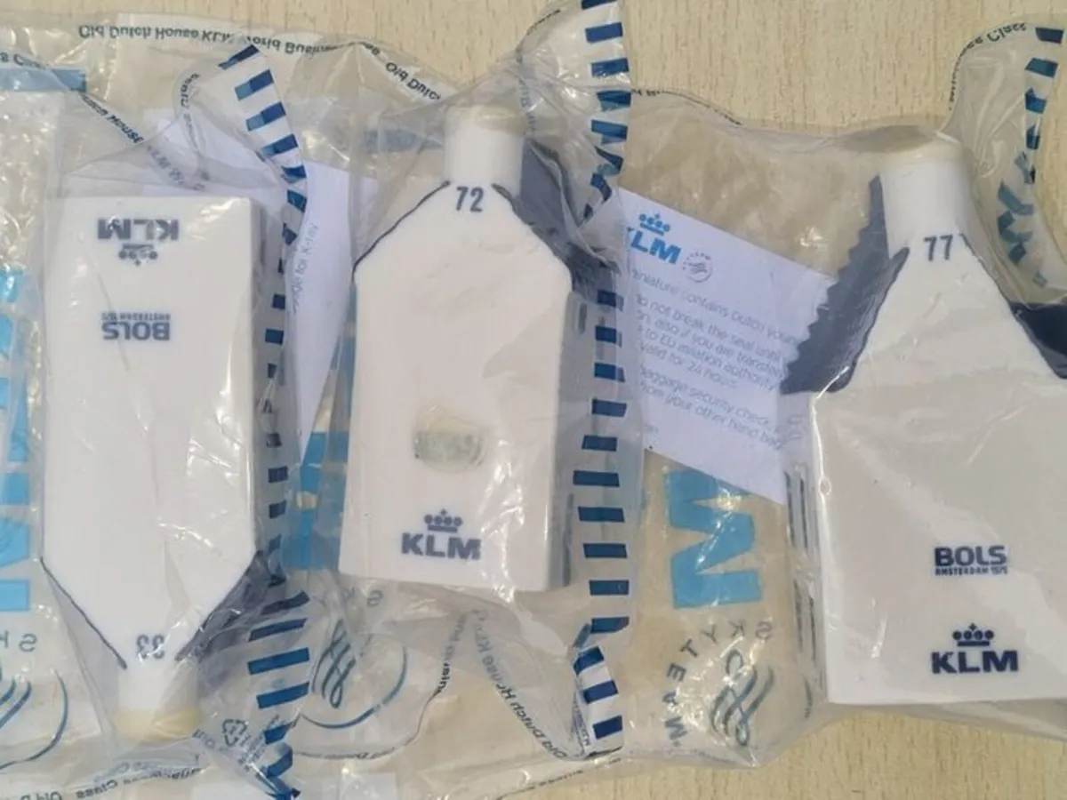 Collection of 7 porcelain miniature KLM Delft Blue - Image 4