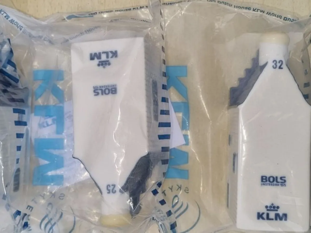 Collection of 7 porcelain miniature KLM Delft Blue - Image 3
