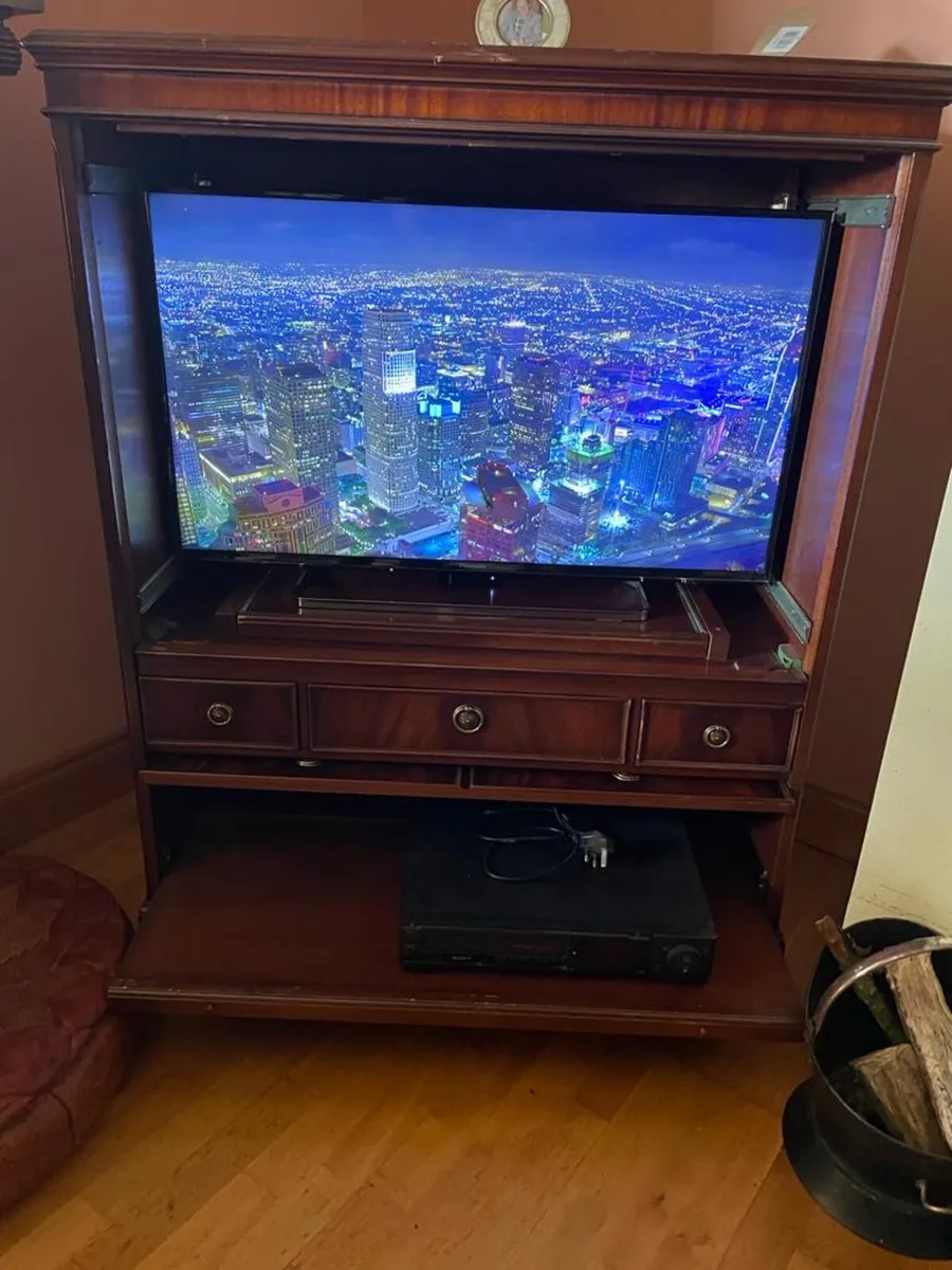 Mahogany tv unit - Image 3