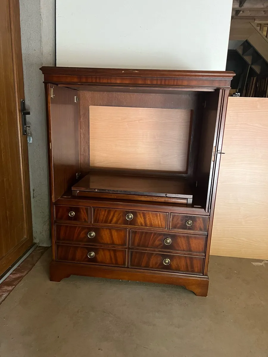 Mahogany tv unit - Image 1