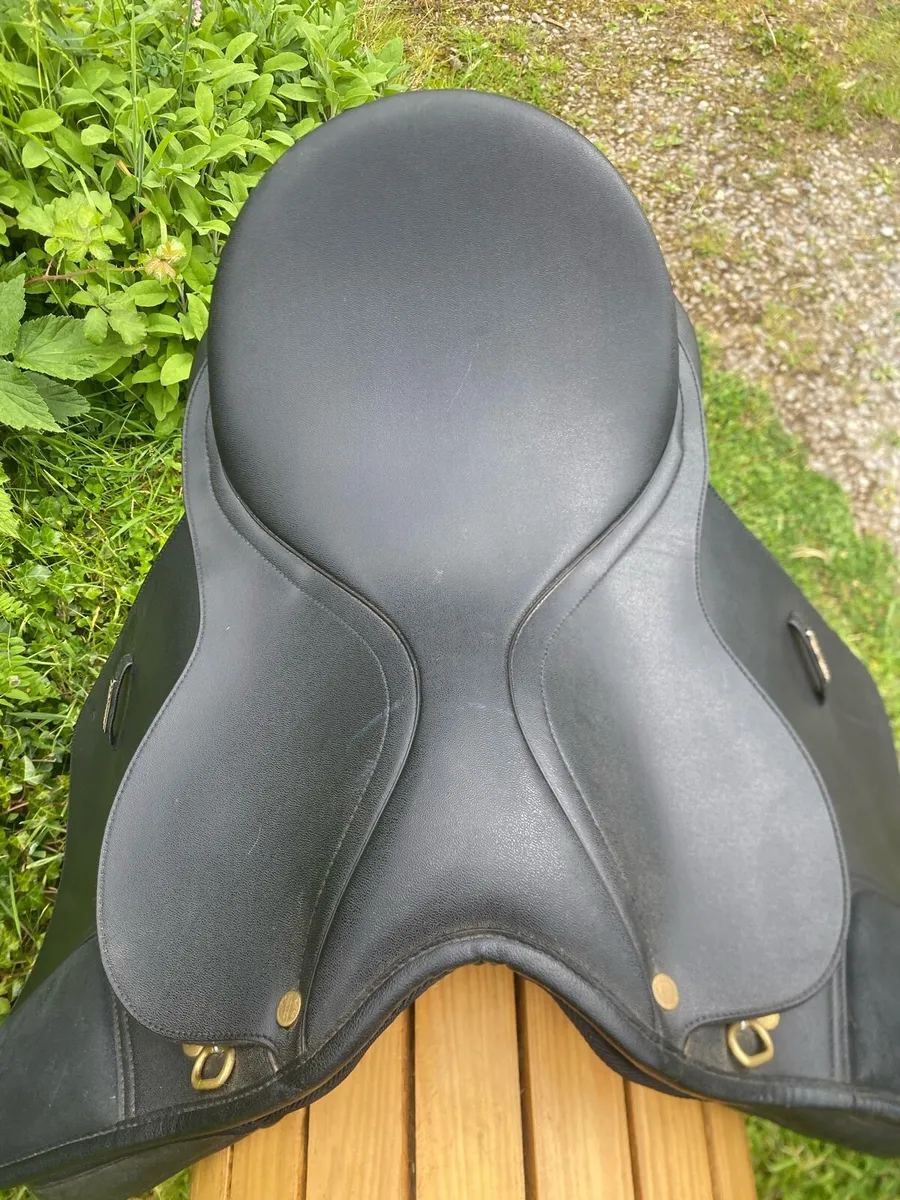 Wintec wide 16” as new pony saddle - Image 2