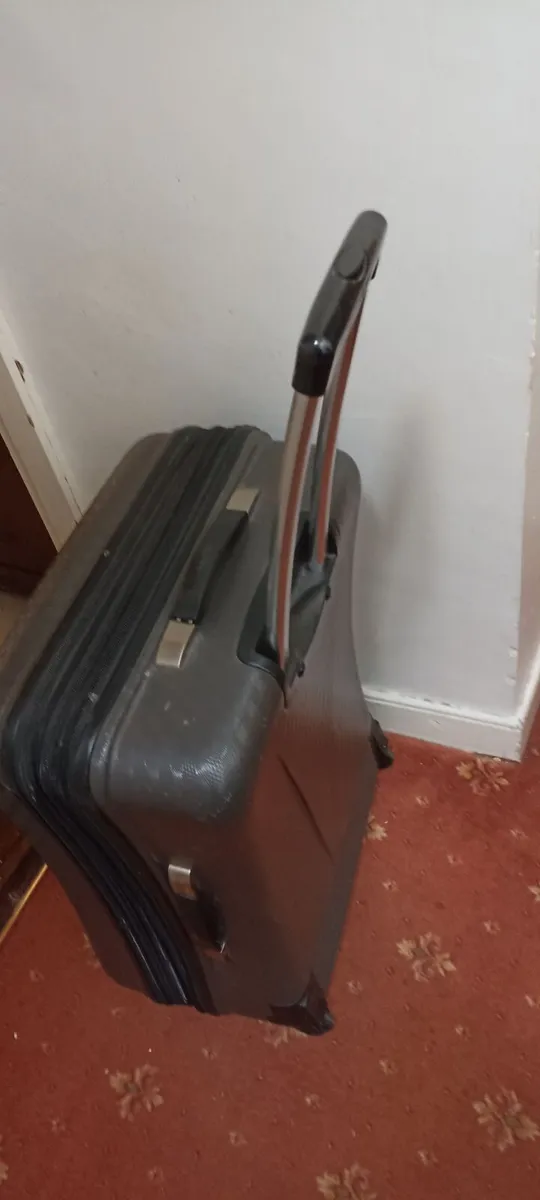 Expanding Hardshell Suitcase - Image 3