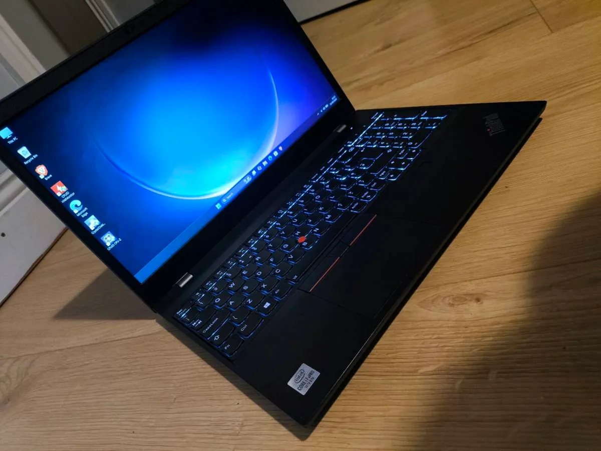 Workstation laptop LENOVO P15V G1 - Image 2