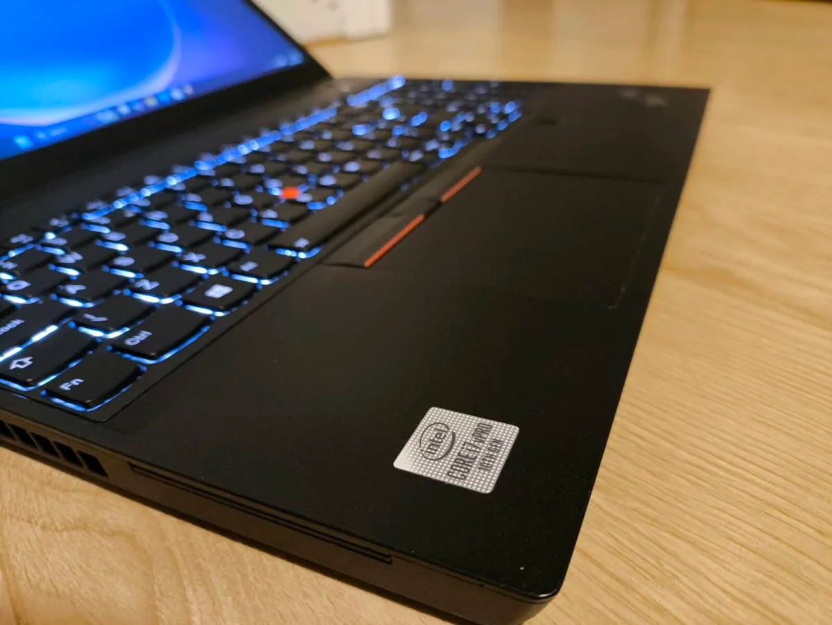 Workstation laptop LENOVO P15V G1 - Image 4