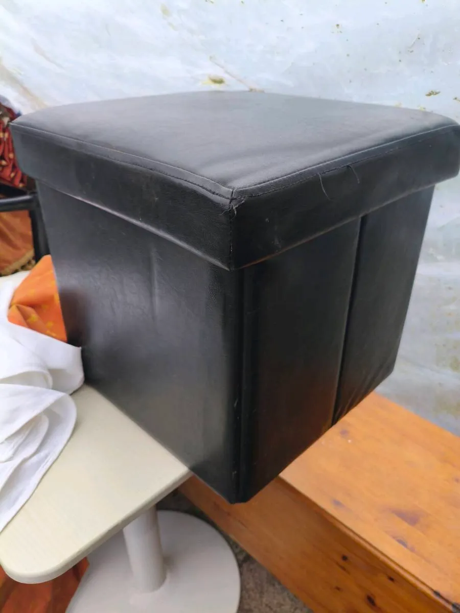2 storage boxes,/seat 2 for 20 good and strong - Image 1