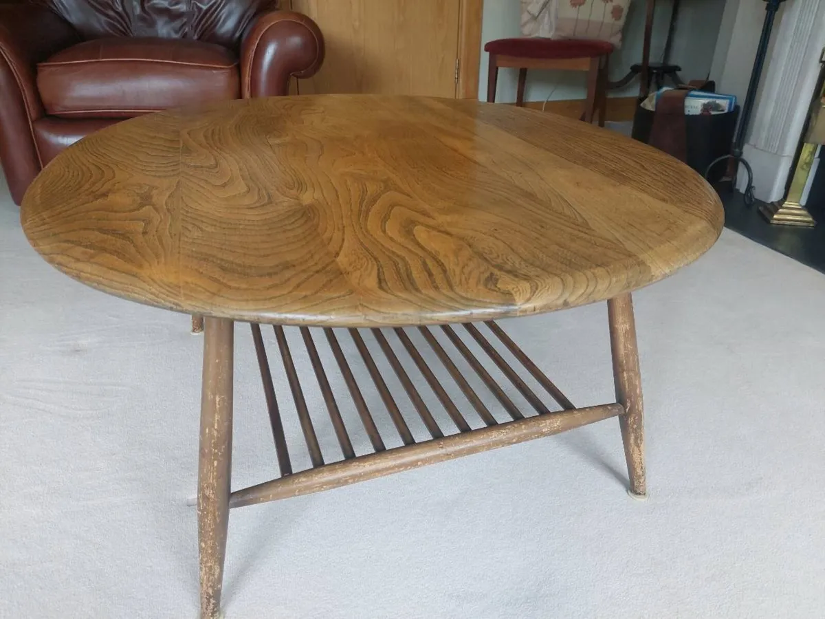Ercol Windsor - style Oval Coffee Table. - Image 3