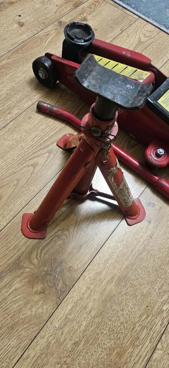 Ultimate Speed 2-Ton Hydraulic Trolley Jack & Stan - Image 4