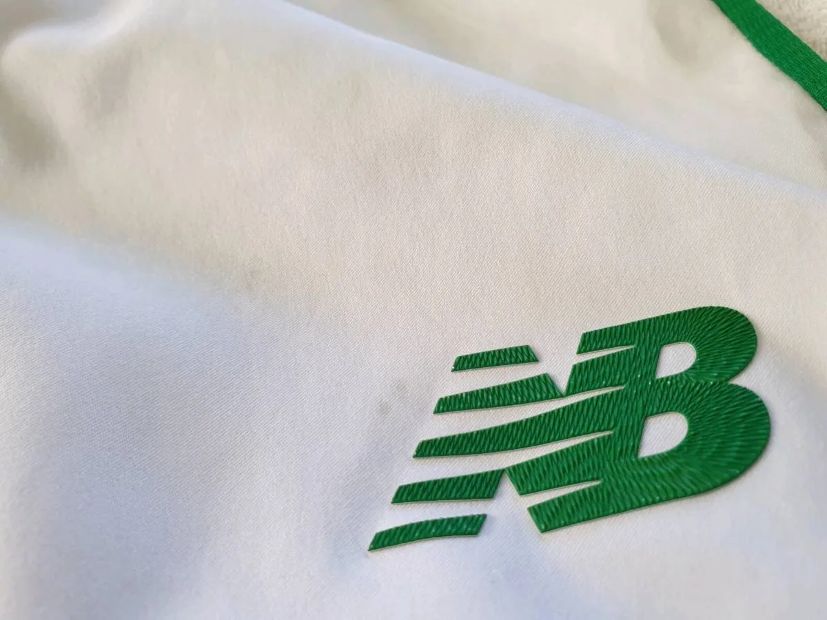 Ireland Home Football Shorts 2016 to 2017 Medium - Image 3