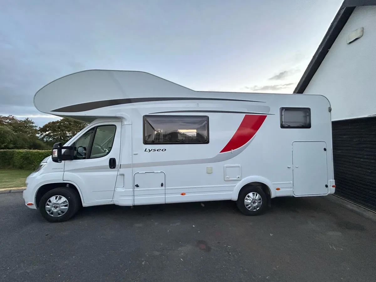 Burstner lyseo 6 berth 6 belt family Motorhome - Image 3