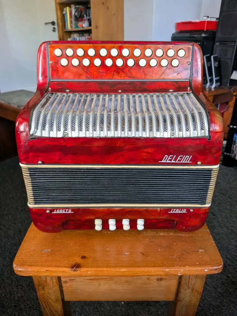 Delfini Accordion with BC Paolo Soprani Reeds