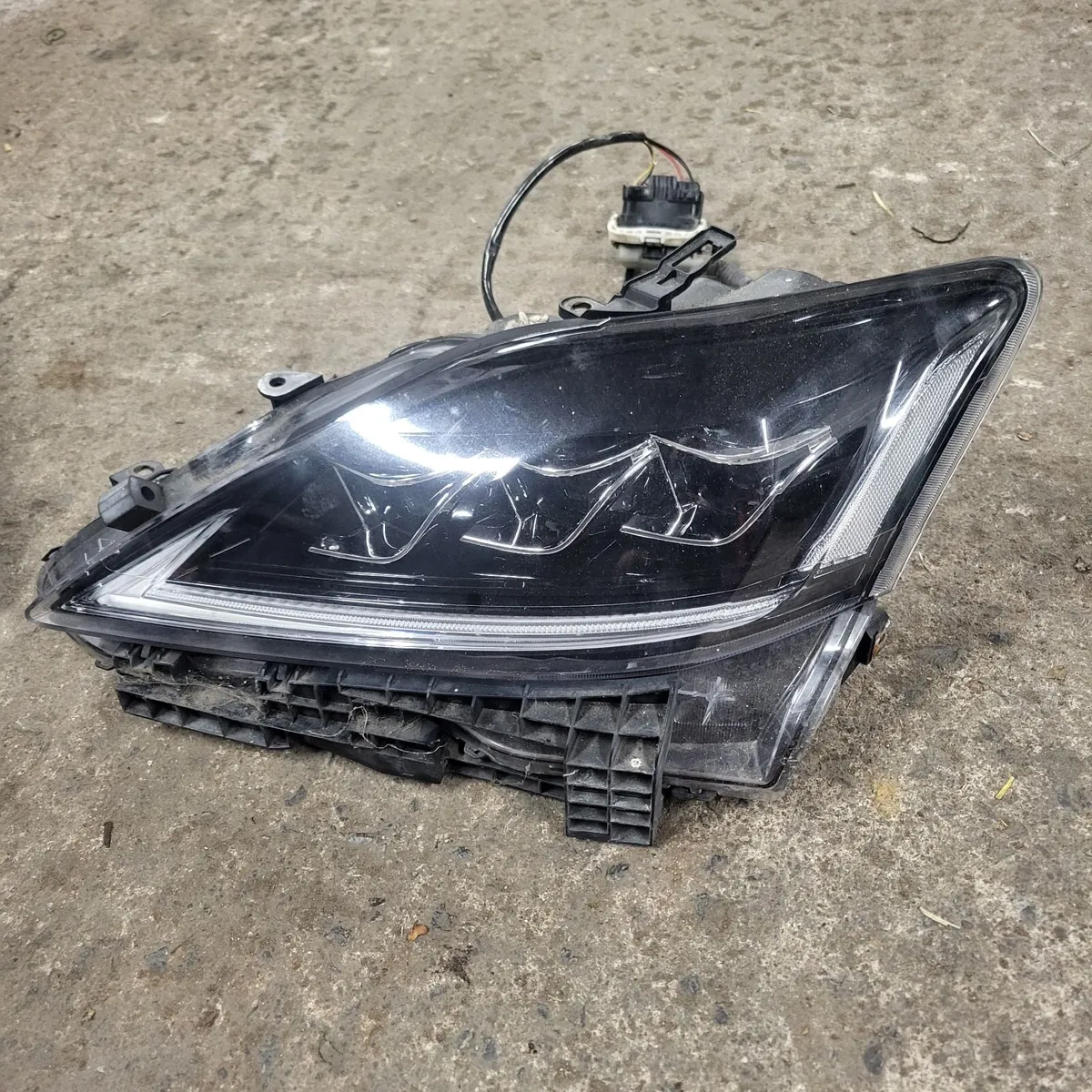 Lexus is220d is250 is300 headlights - Image 3