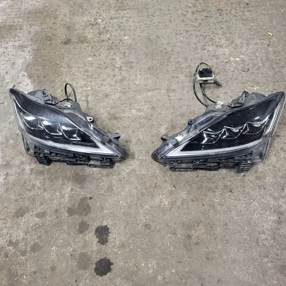 Lexus is220d is250 is300 headlights - Image 1
