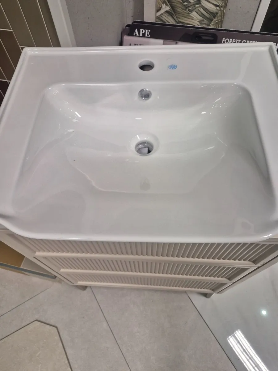 Bathroom units - Image 2