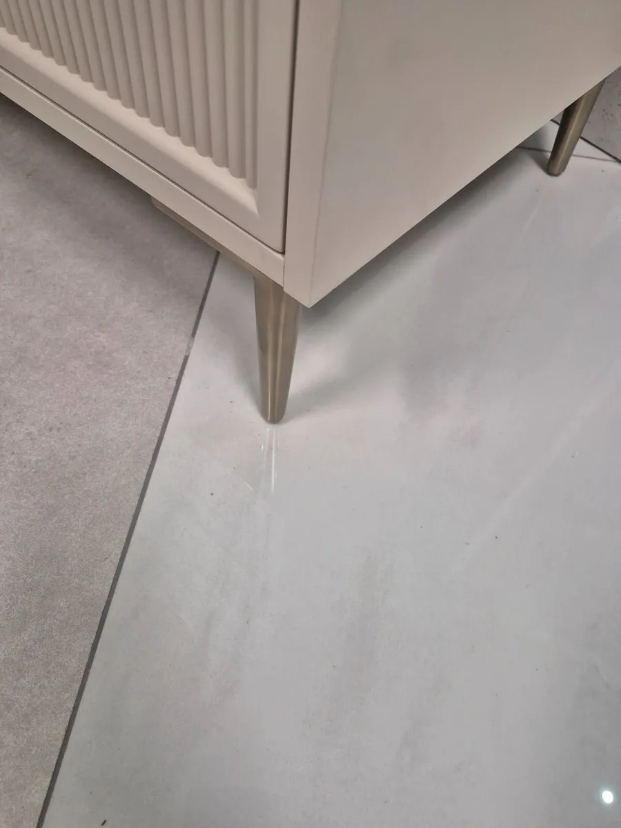 Bathroom units - Image 4