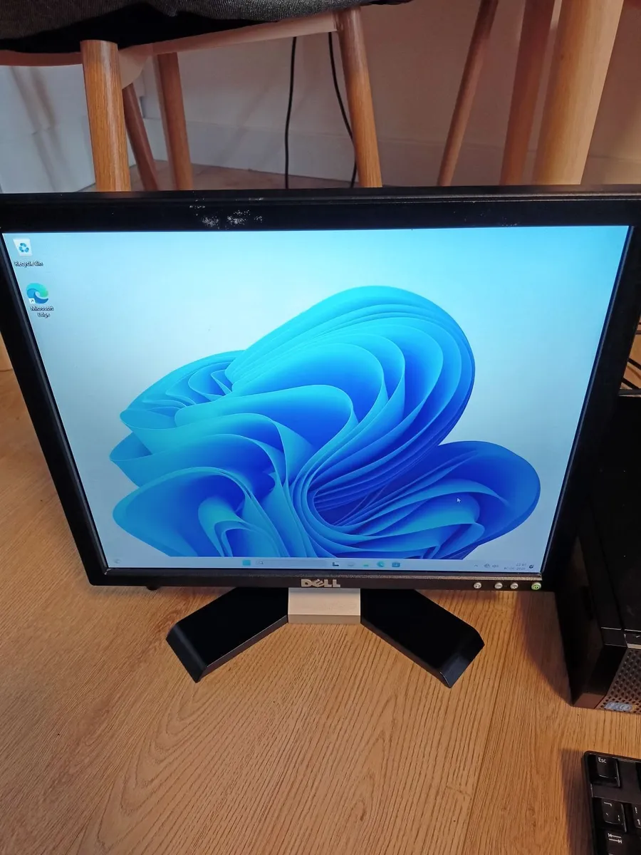 17" Dell Monitor for office or home - Image 4
