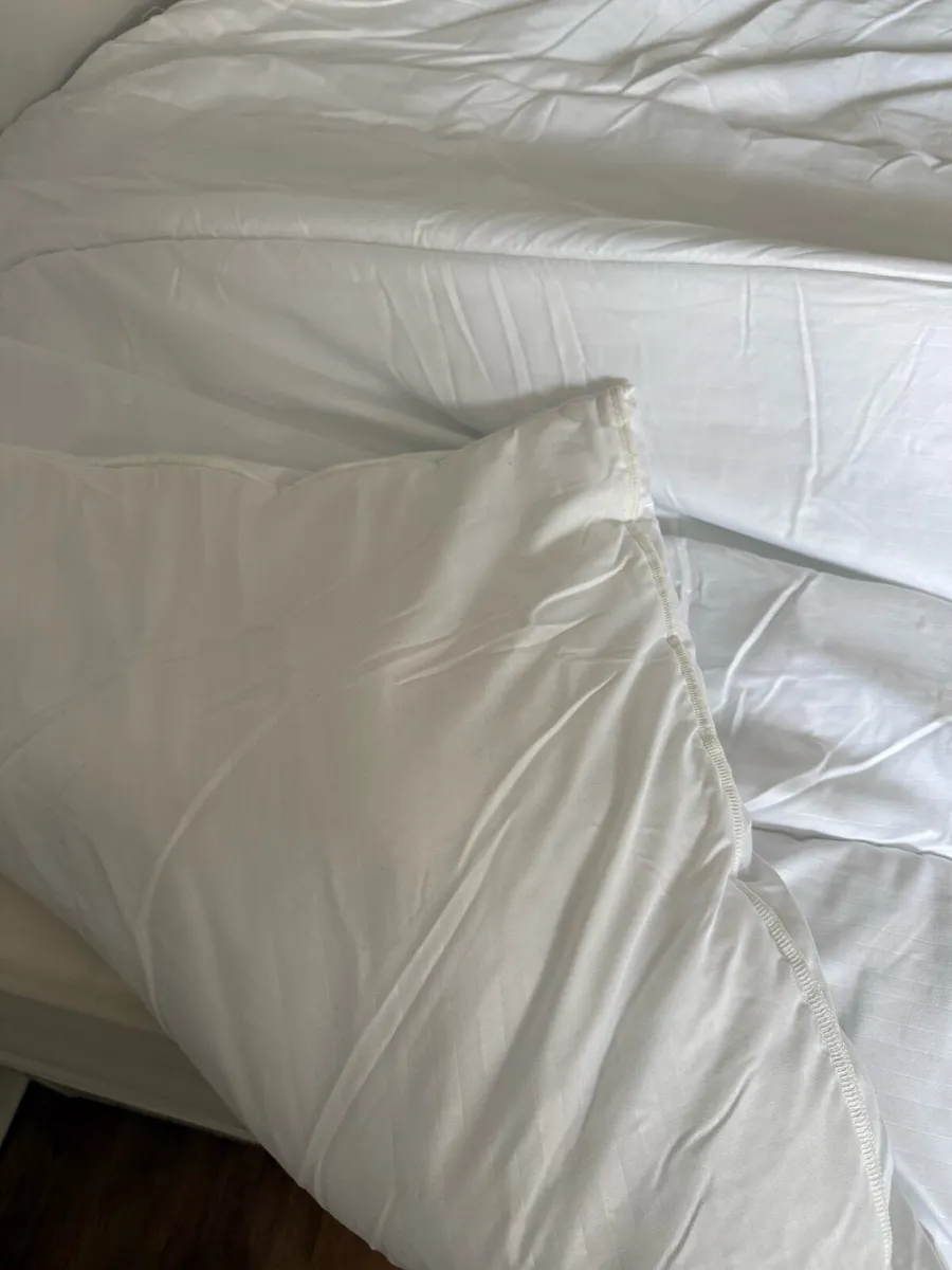 4 Seasons king size luxury duvet,v. good condition - Image 3