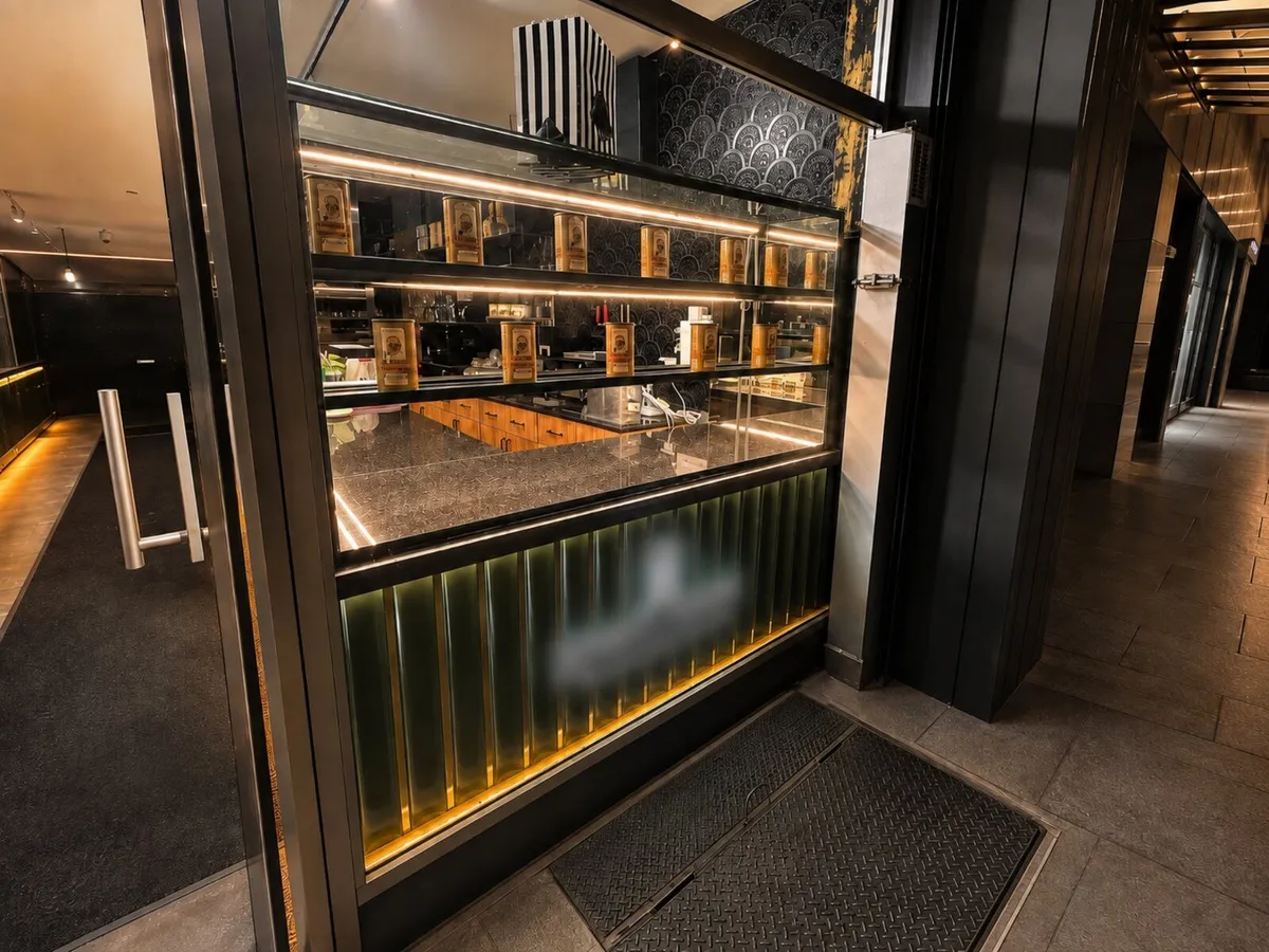 Bakery Heated food and pastry display counter - Image 2