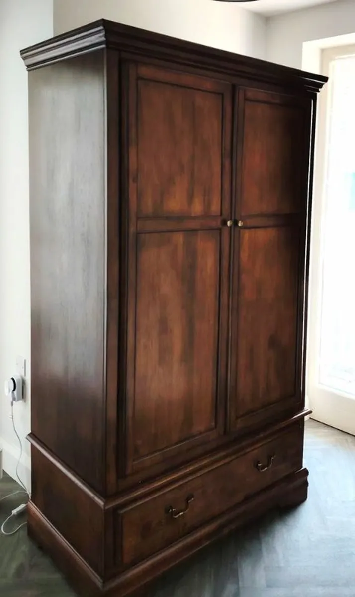 Wardrobe - Image 2
