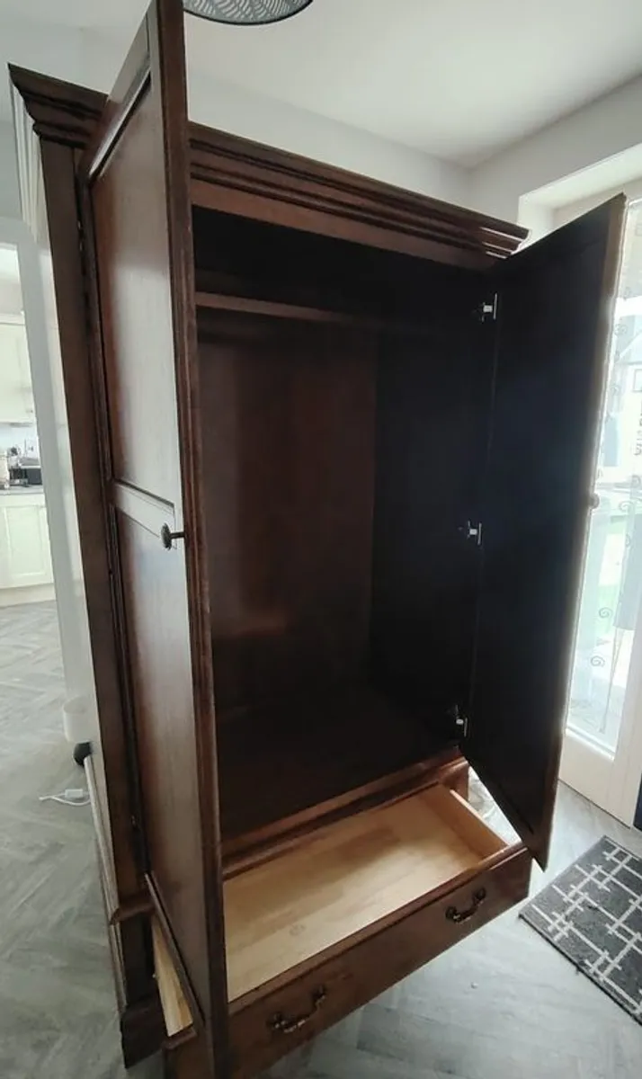 Wardrobe - Image 3