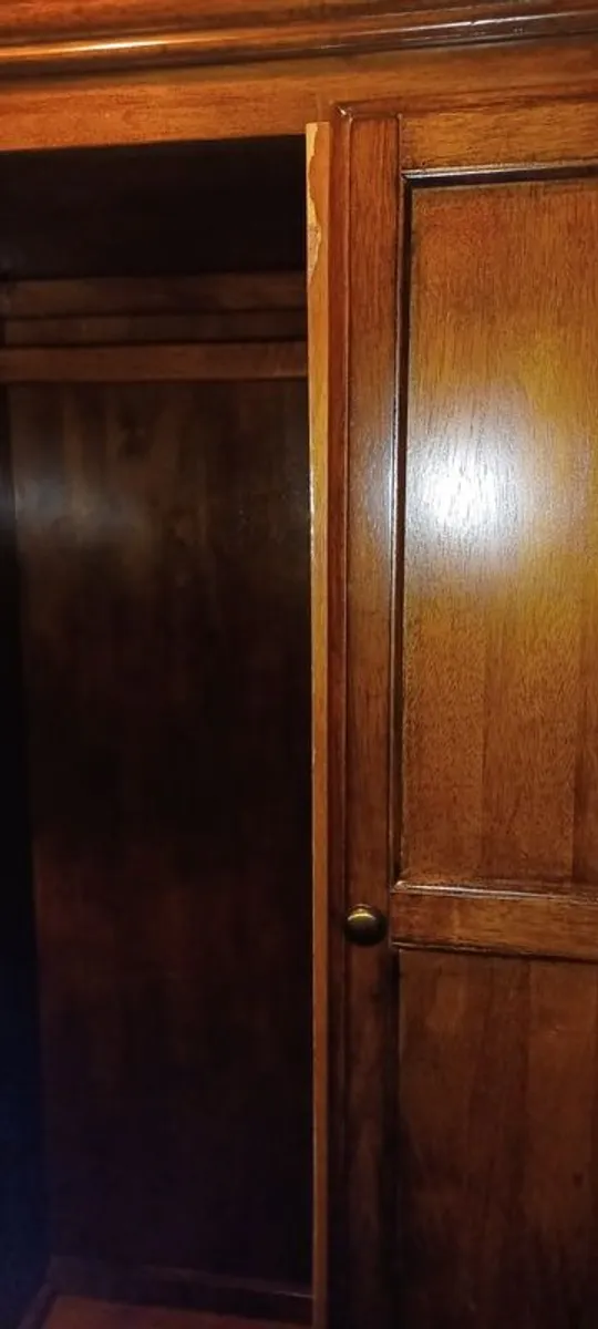 Wardrobe - Image 4