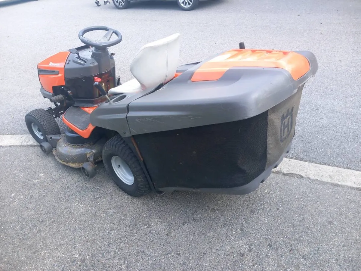 Husqvarna ride on lawnmower - Image 4