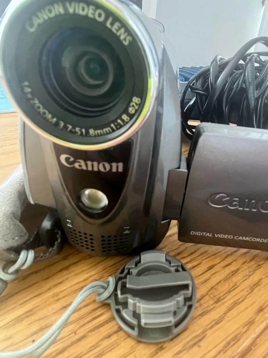 Canon MV880x Digital Camcorder - Image 3