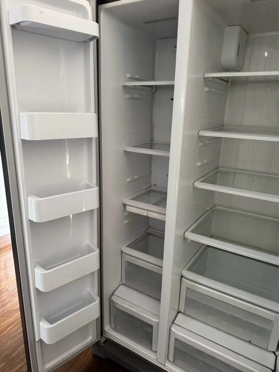 Samsung American style Fridge Freezer - Image 4