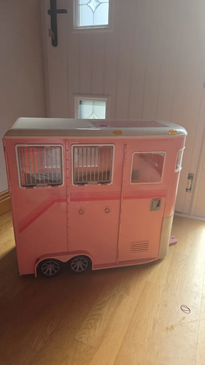 Our Generation Mane to Travel Horse Trailer and Ac - Image 3
