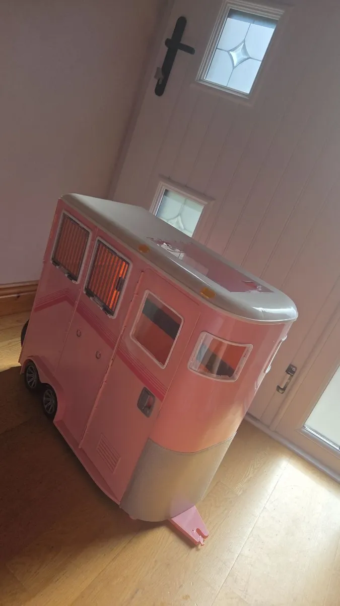 Our Generation Mane to Travel Horse Trailer and Ac - Image 2