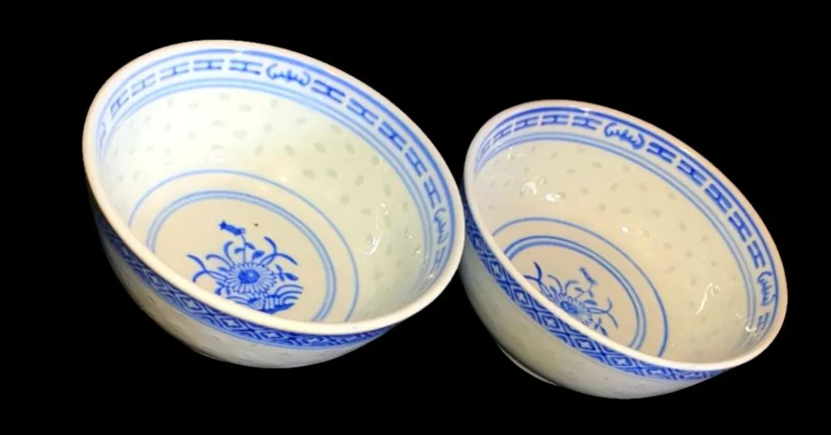 Vintage Chinese Jingdezhen Rice Grain Bowls (Pair) - Image 2