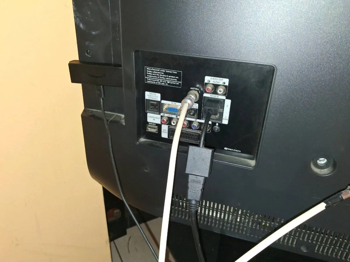 Samsung 45" TV (not smart tv) - Image 3