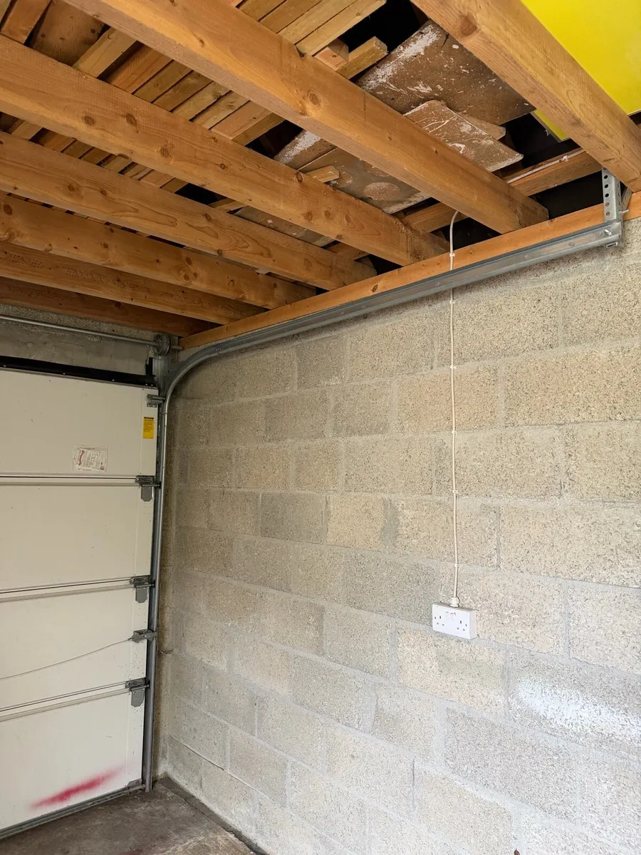 White overhead roller door - Image 3