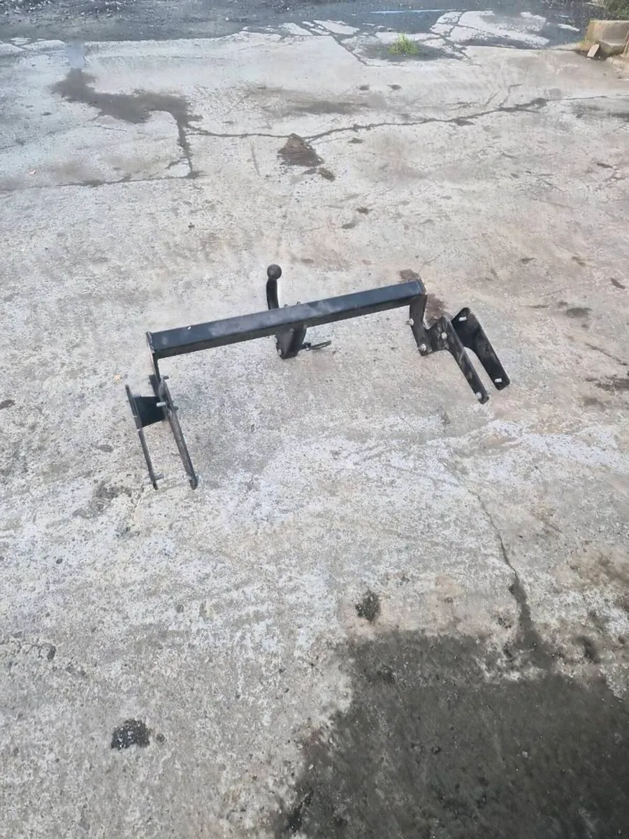 TOYOTA Rav 4 mk 5 tow hitch - Image 1