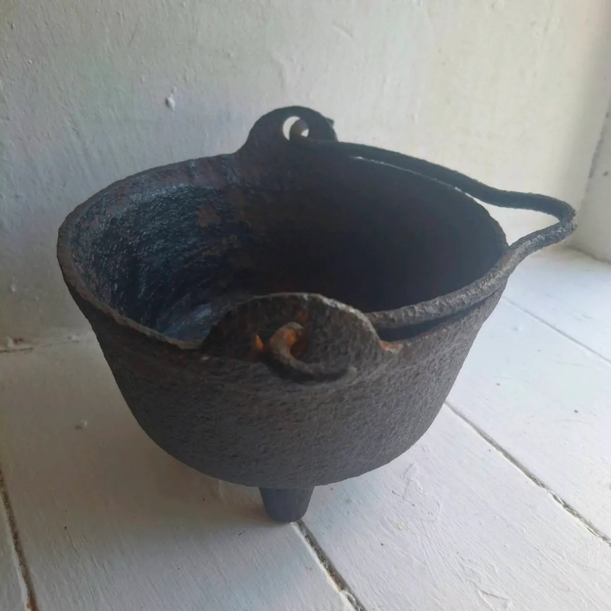 Small Cast Iron 3-Legged Gypsy Pot - Image 3