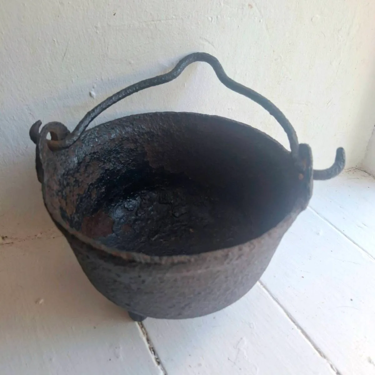 Small Cast Iron 3-Legged Gypsy Pot - Image 4
