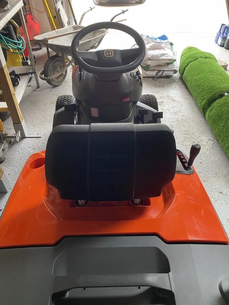 HUSQVARNA TC112 RIDE ON LAWNMOWER - Image 4