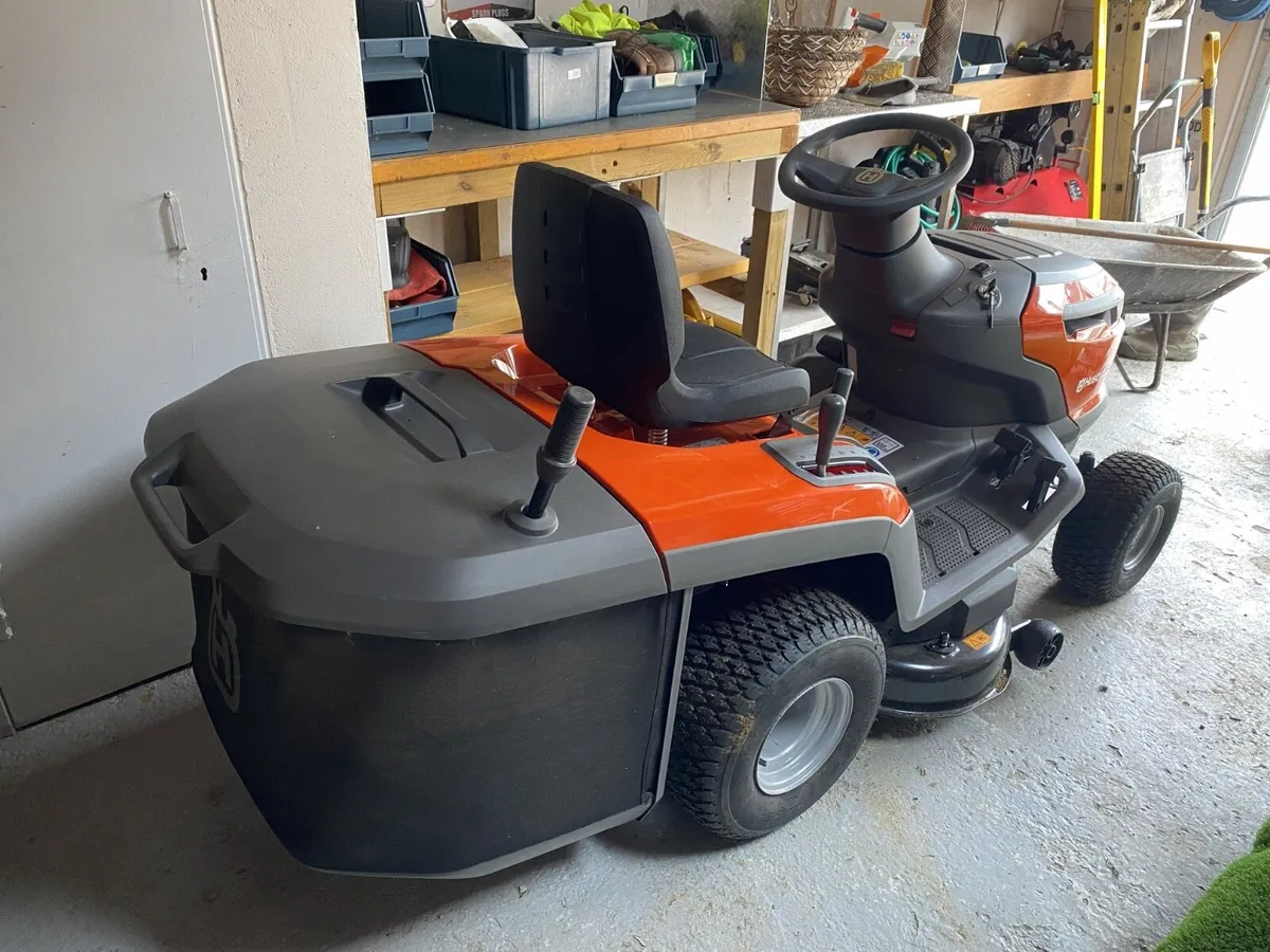 HUSQVARNA TC112 RIDE ON LAWNMOWER - Image 3