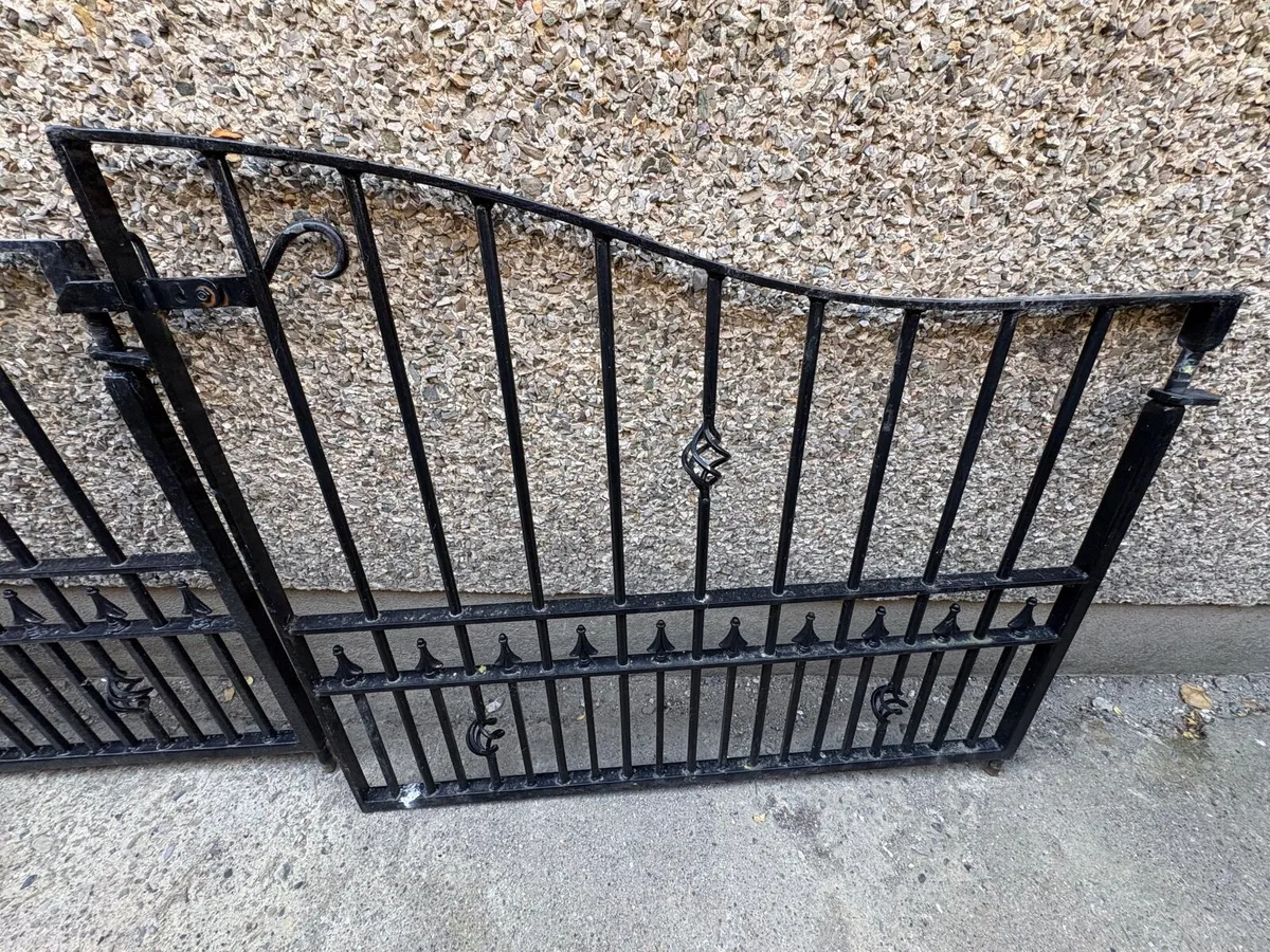 House gates - Image 1