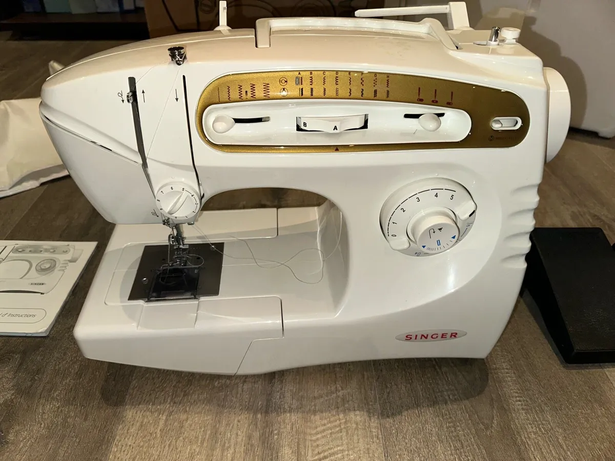 Singer 5430C Sewing Machine – Excellent Condition - Image 2