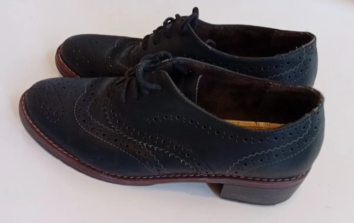 Ladies Leather Shoes - Image 1
